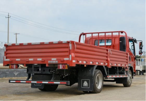 Peso de carga usado do caminhão da carga de Sinotruck Howo dos caminhões de combustível 8-10 de 4×2 da movimentação toneladas de condução à direita do modo