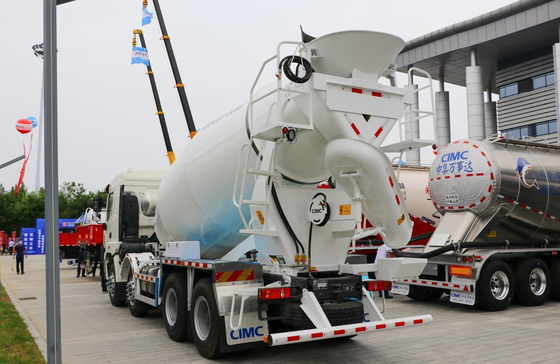 Caminhão para mistura de betão de trânsito 8×4 modo de condução 8 Cimento cúbico Tanker Weichai 350hp Lhd